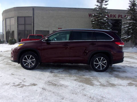 2017 Toyota Highlander for sale at Elite Motors in Fargo ND