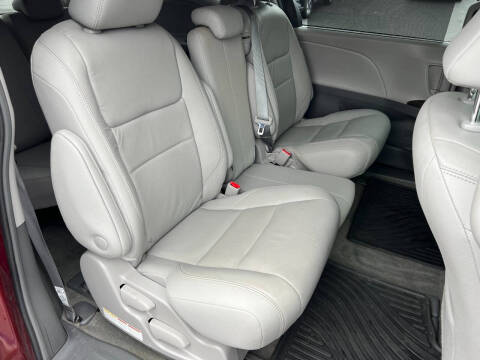 2018 Toyota Sienna XLE 8-Passenger