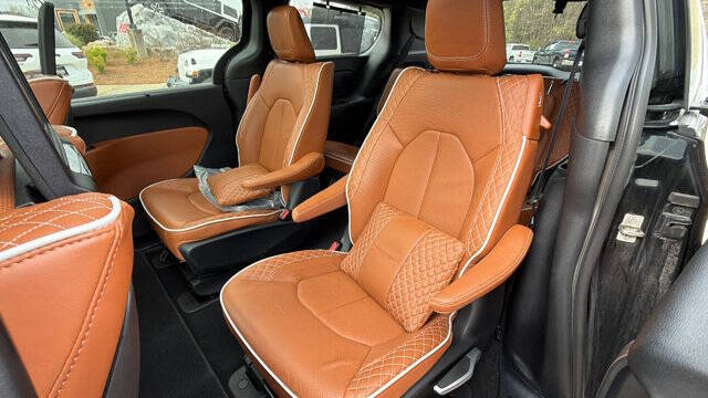2024 Chrysler Pacifica Plug-In Hybrid Pinnacle