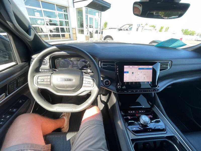 2023 Jeep Wagoneer L Series III