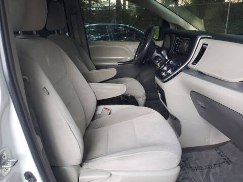 2015 Toyota Sienna LE 8-Passenger