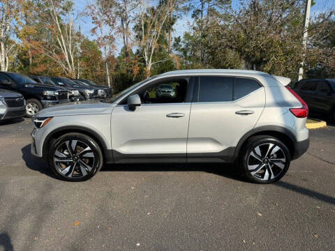 2025 Volvo XC40 B5 Plus Bright Theme