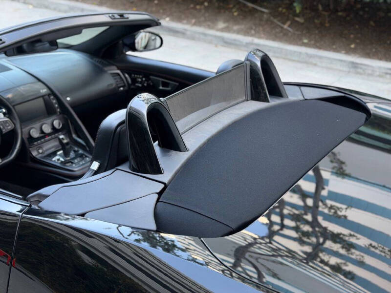 2016 Jaguar F-TYPE R