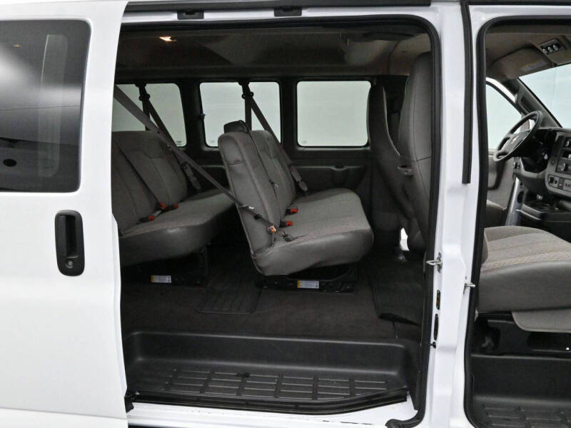 2025 Chevrolet Express LT 3500