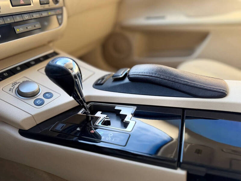 2013 Lexus ES 300h