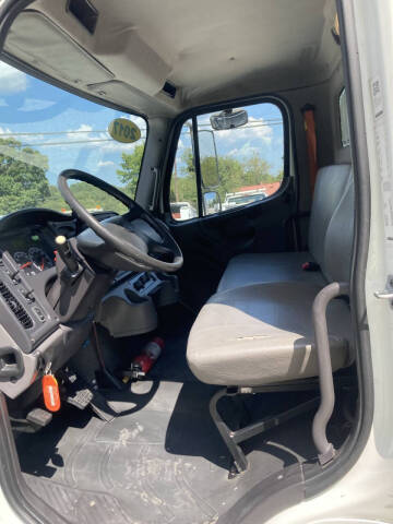 2017 Freightliner M2 106