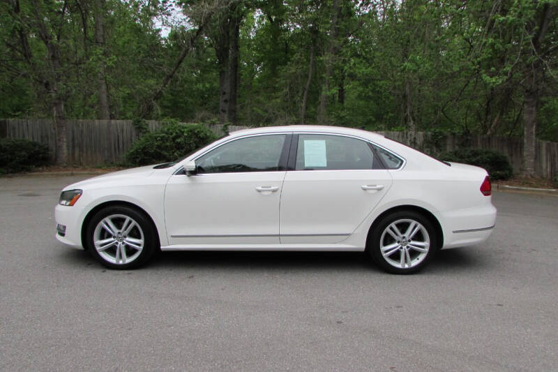 2014 Volkswagen Passat SEL Premium photo 3