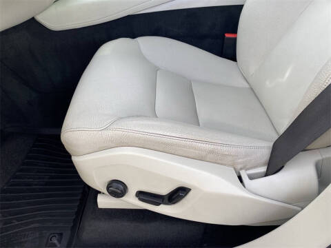 2016 Volvo XC90 T5 Momentum