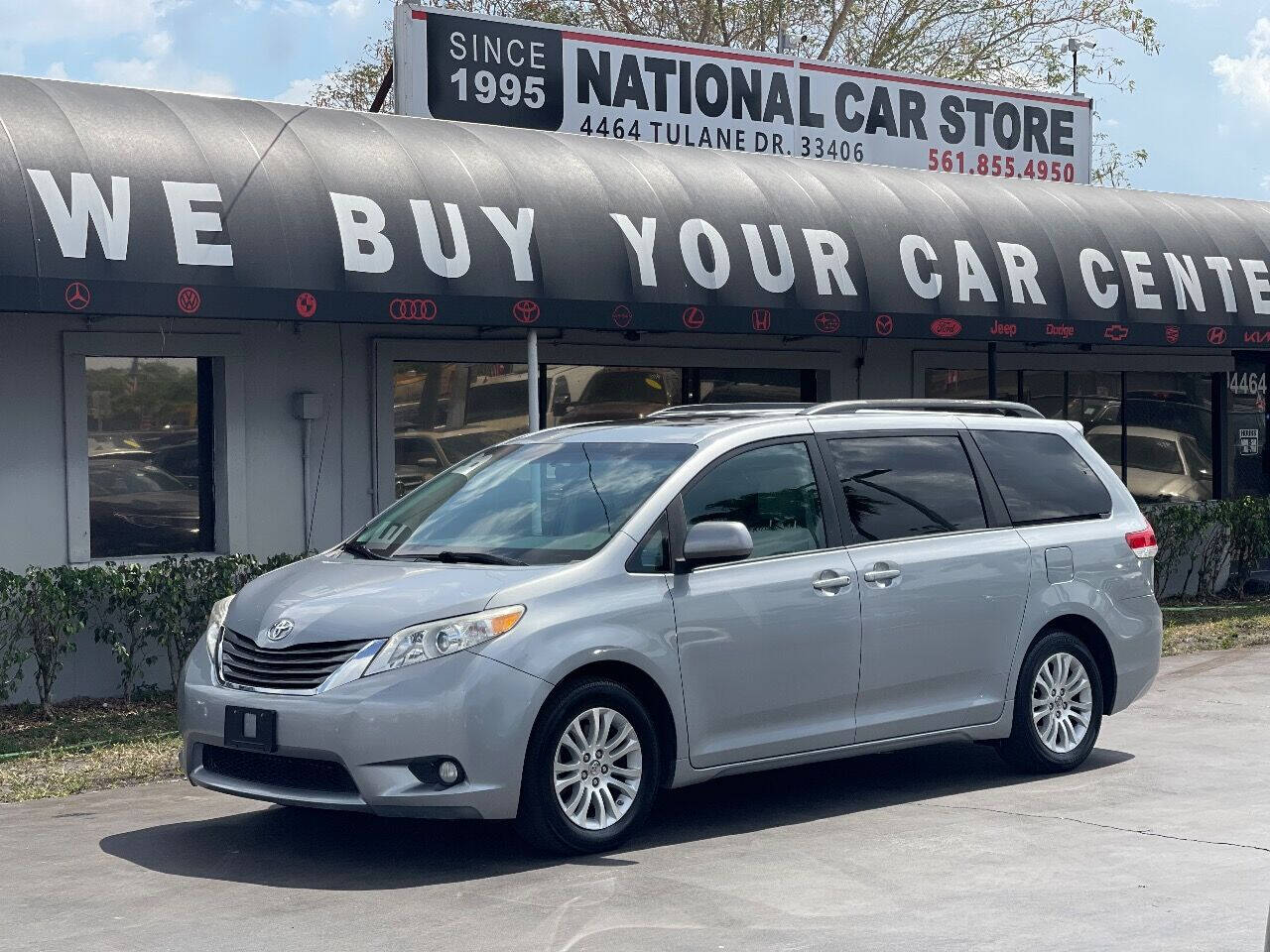 2013 Toyota Sienna  - $15,900