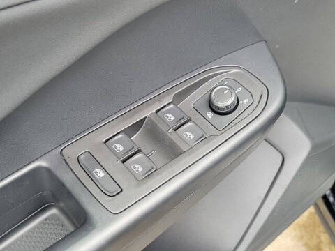 2025 Volkswagen Taos SE Black