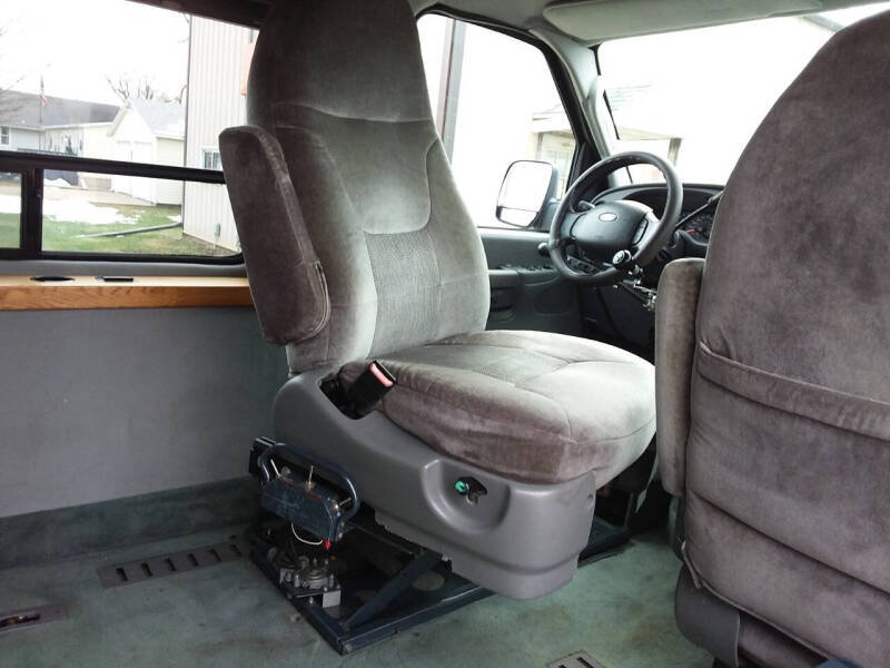 2005 Ford E-Series E-250 SD