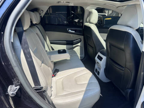 2020 Ford Edge Titanium