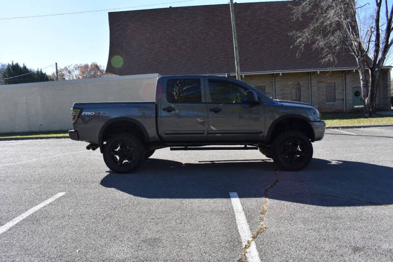 2012 Nissan Titan null photo 7