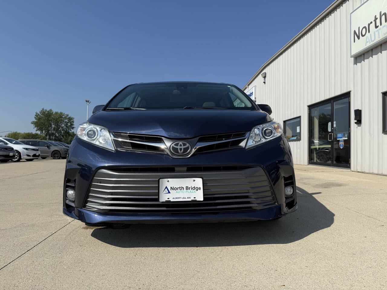 2018 Toyota Sienna XLE Premium photo 25