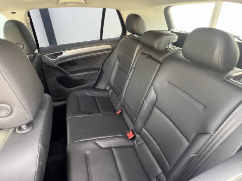 2016 Volkswagen Golf TSI SE