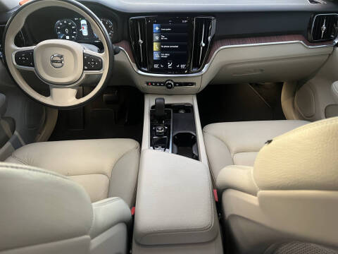 2022 Volvo S60 B5 Momentum