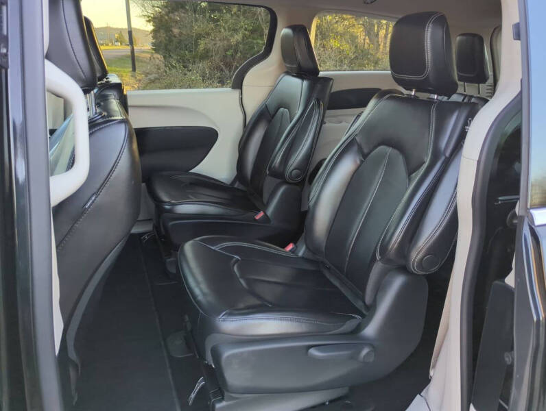 2023 Chrysler Pacifica Plug-In Hybrid Touring L