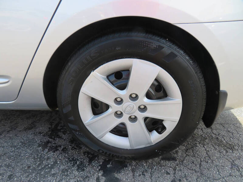 2009 Kia Rondo LX