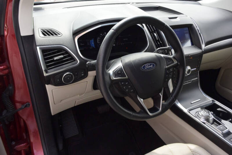 2020 Ford Edge Titanium