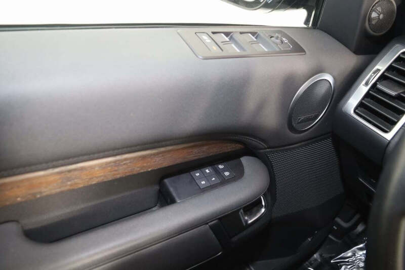 2023 Land Rover Discovery P300 S