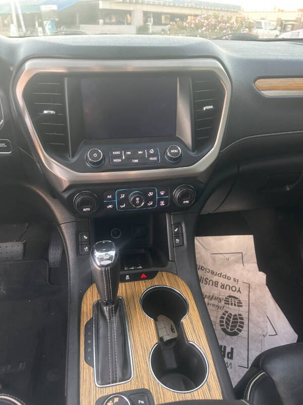 2017 GMC Acadia Denali