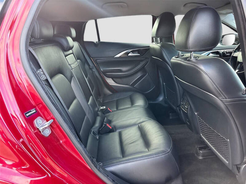 2018 Infiniti QX30 Luxury