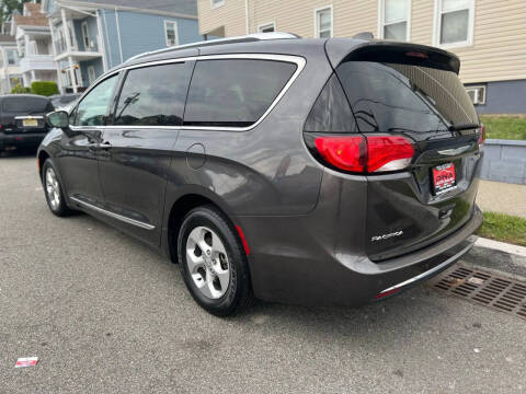 2017 Chrysler Pacifica Touring-L Plus
