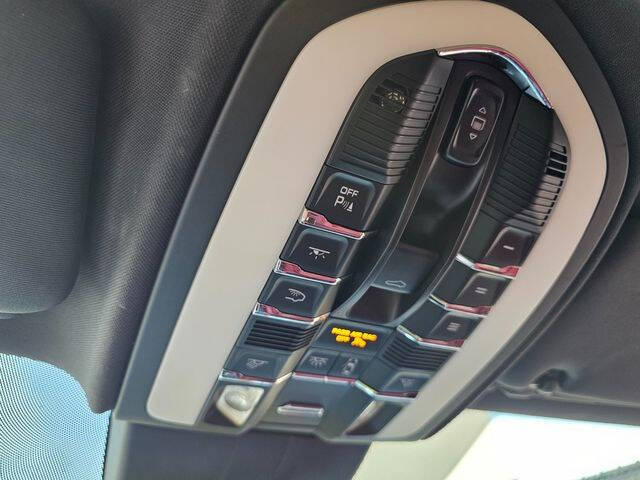 2017 Porsche Cayenne Platinum Edition