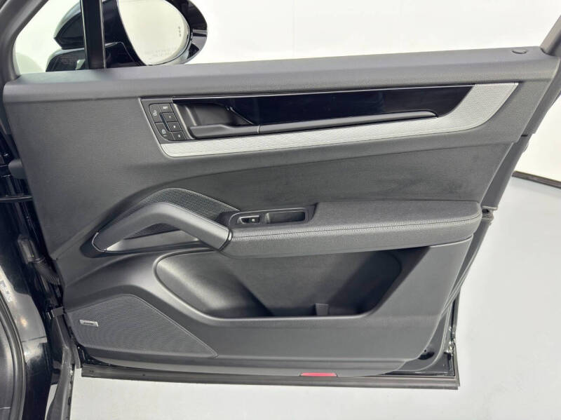 2024 Porsche Cayenne Coupe