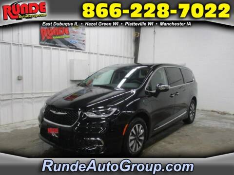 2023 Chrysler Pacifica Plug-In Hybrid for sale at Runde PreDriven in Hazel Green WI