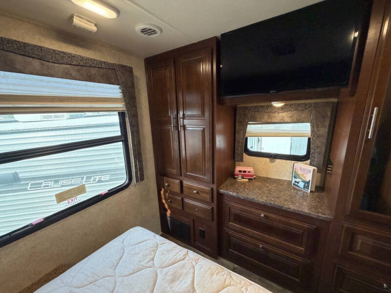 2015 Forest River Georgetown 335DS