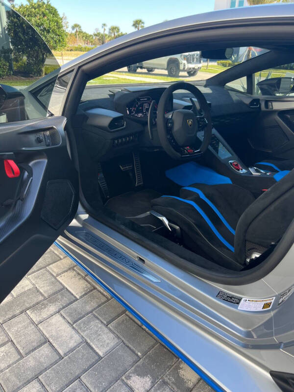 2023 Lamborghini Huracan STO