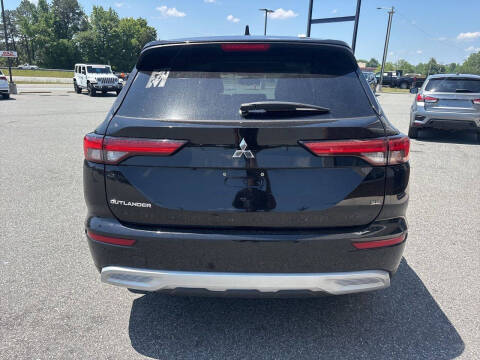 2023 Mitsubishi Outlander SE