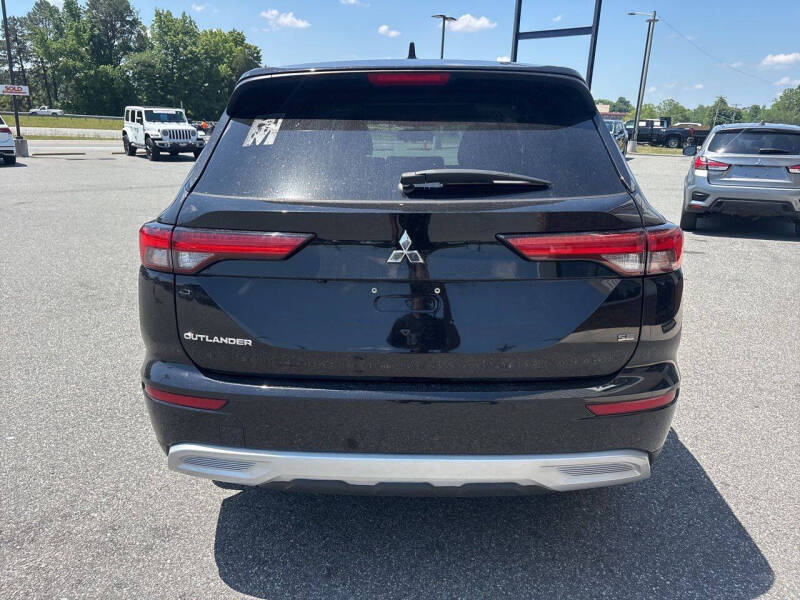 2023 Mitsubishi Outlander SE