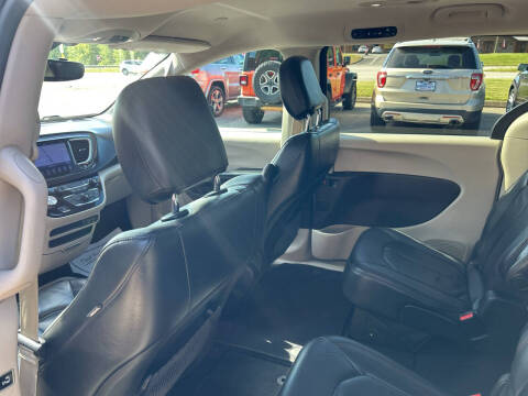 2017 Chrysler Pacifica Touring-L
