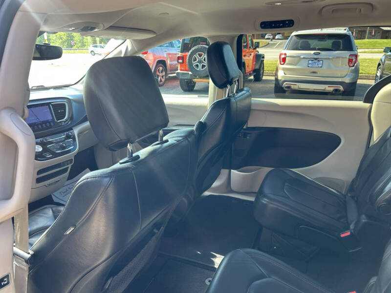 2017 Chrysler Pacifica Touring-L