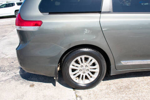 2013 Toyota Sienna XLE 8-Passenger