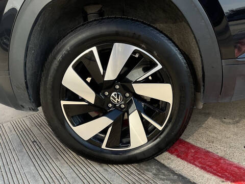 2025 Volkswagen Atlas Cross Sport SE 4Motion