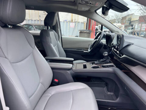 2022 Toyota Sienna XLE 7-Passenger