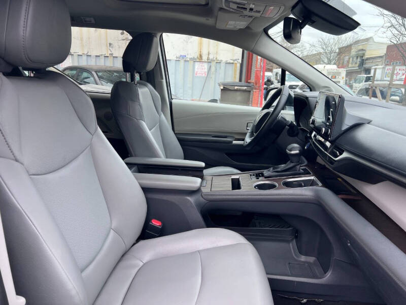 2022 Toyota Sienna XLE 7-Passenger