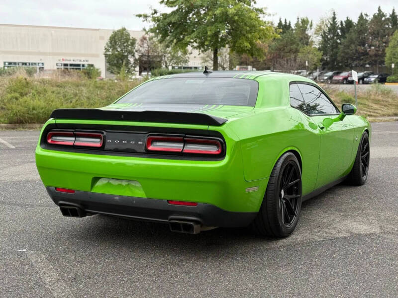 2017 Dodge Challenger 392 HEMI Scat Pack Shaker