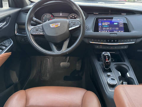 2022 Cadillac XT4 Premium Luxury