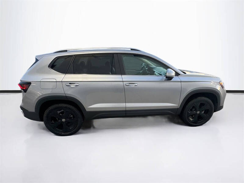 2025 Volkswagen Taos SEL 4Motion