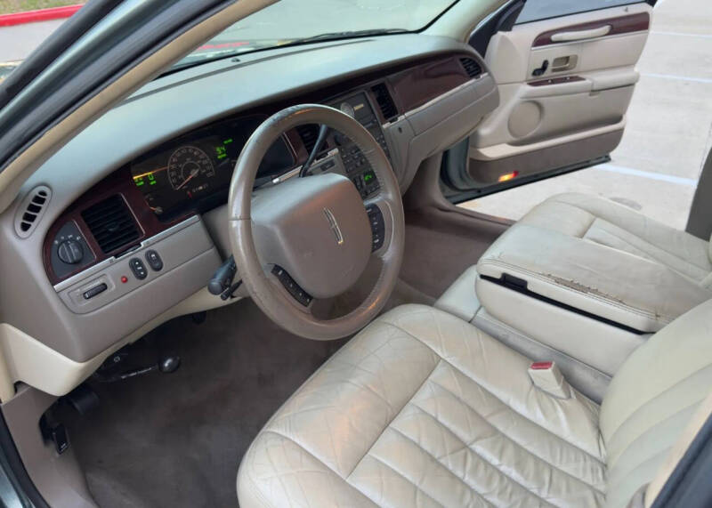 2005 Lincoln Town Car Signature