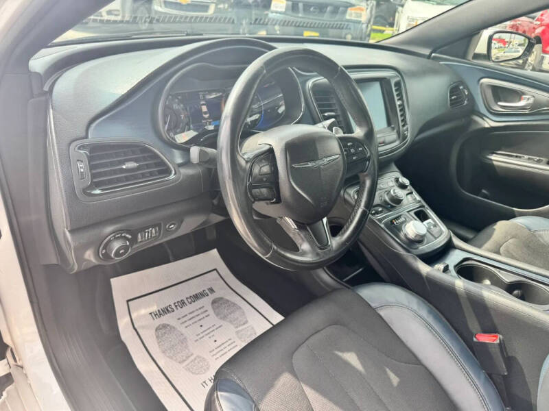 2015 Chrysler 200 S