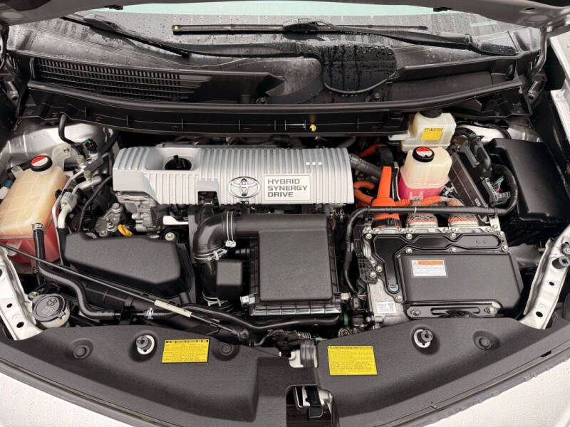 2014 Toyota Prius v Two