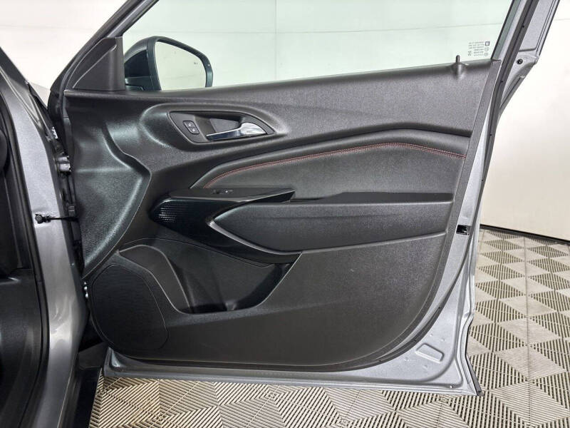 2025 Chevrolet Trax RS