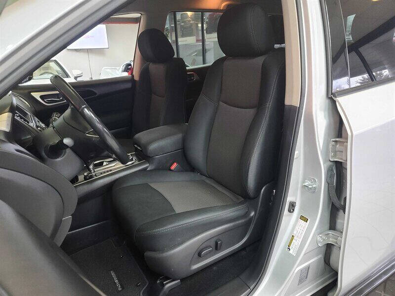 2017 Nissan Pathfinder SV