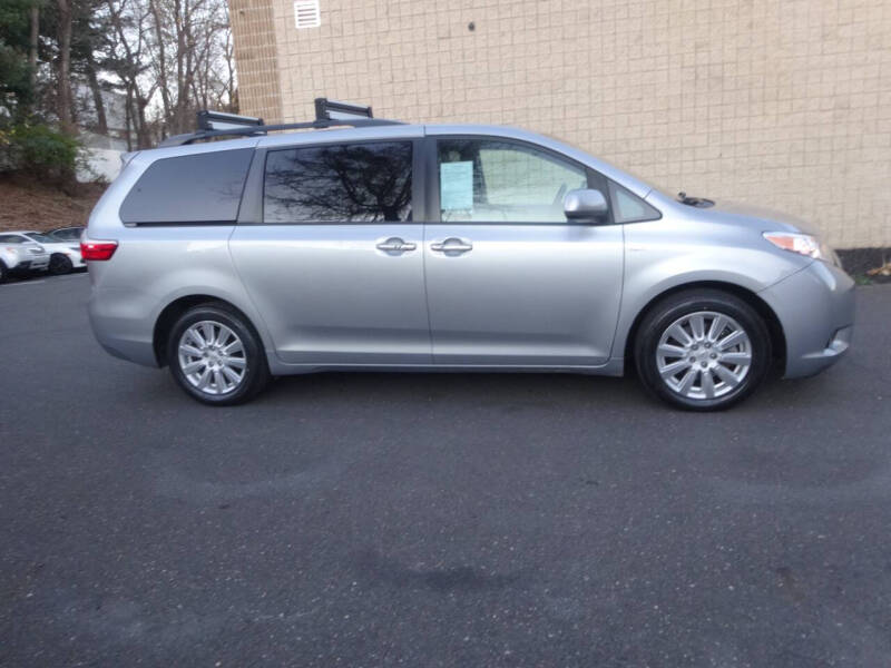 2017 Toyota Sienna XLE Premium 7-Passenger