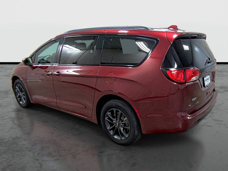 Used 2020 Chrysler Pacifica AWD LAUNCH EDITION with VIN 2C4RC3BG3LR263877 for sale in Hannibal, MO